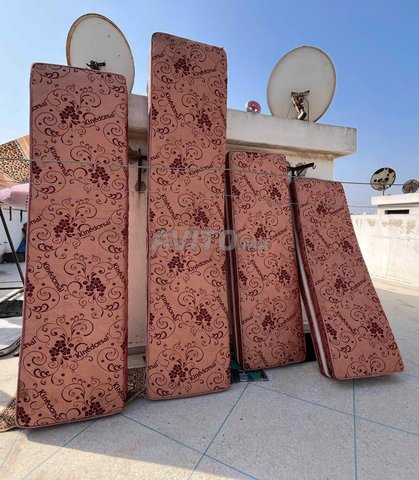des matelas kinedorsal rossol et un tapis  
