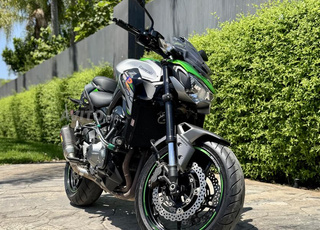 kawasaki Z900R fin 2019 presque neuf