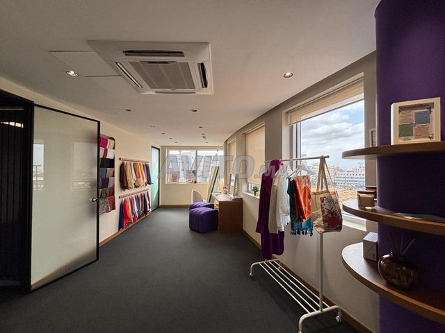 Grand Plateau de Bureau de 300m² à Casa Near Shore