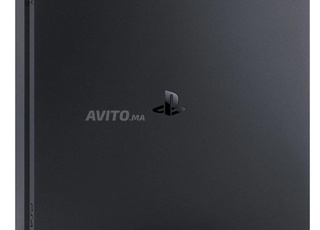 PS4 version US avec GTA V et manette modifiée 