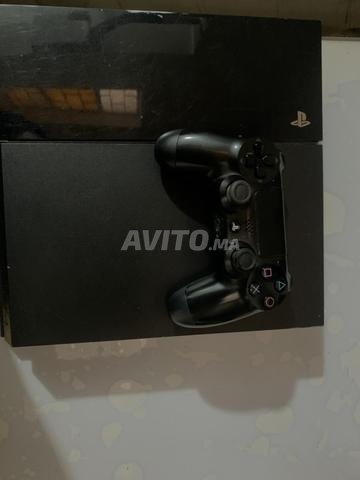 PS4 fat - flashé - 500 gb - 1 manette - 5 games
