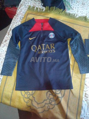 سورفيط مع سروالها