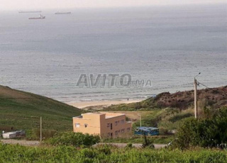 Terrain près de la plage Diki
