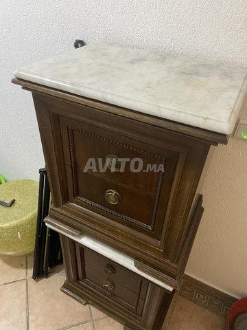 Deux table de nuit en bois massif et marbe 