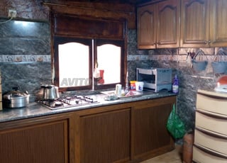 شقة طابق اول مع السطح مستقلة قرب شارع تمݣنونت