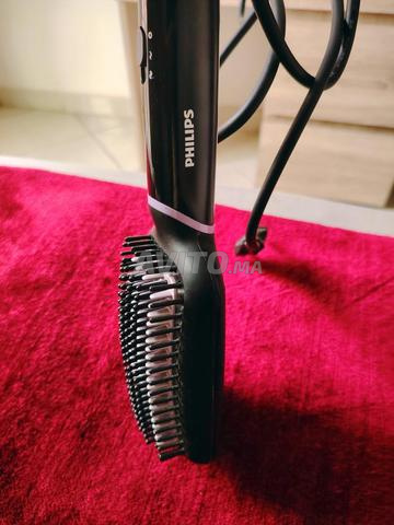brosse lissante chauffant marque Philips.  - 2