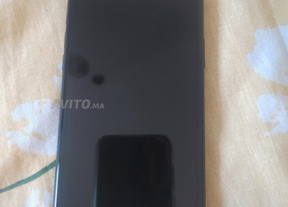 Iphone XR 64GB noir très bon état avec boite