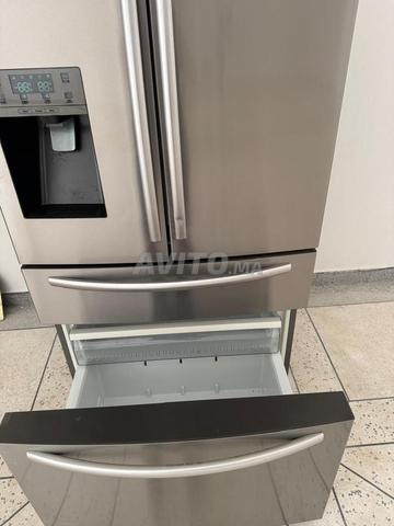 un réfrigérateur Hisense style French door