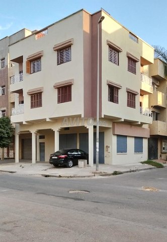 Maison commerciale à vendre dans un excellent emplacement et à un prix très raisonnable