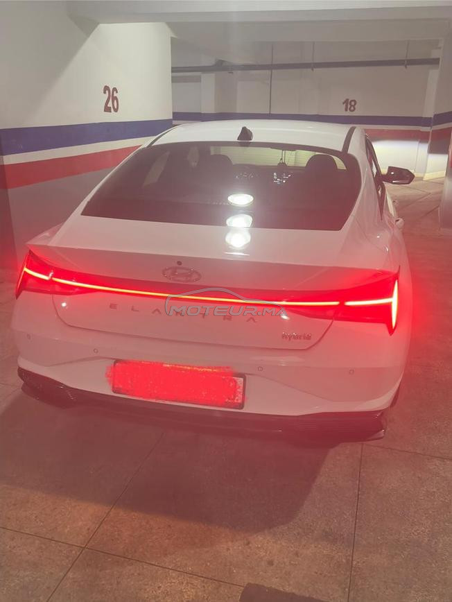 à vendre Hyundai elantra hybrid très bonne état 