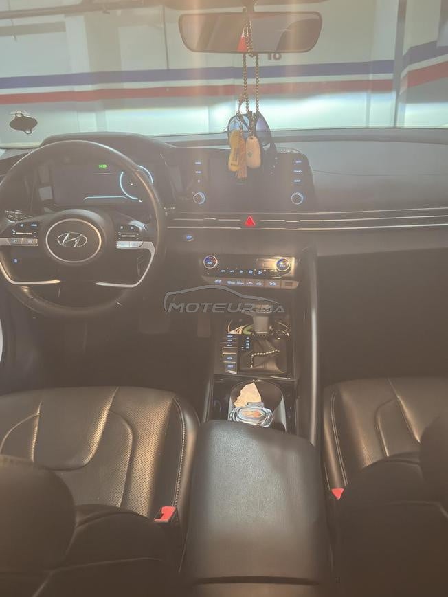 à vendre Hyundai elantra hybrid très bonne état 