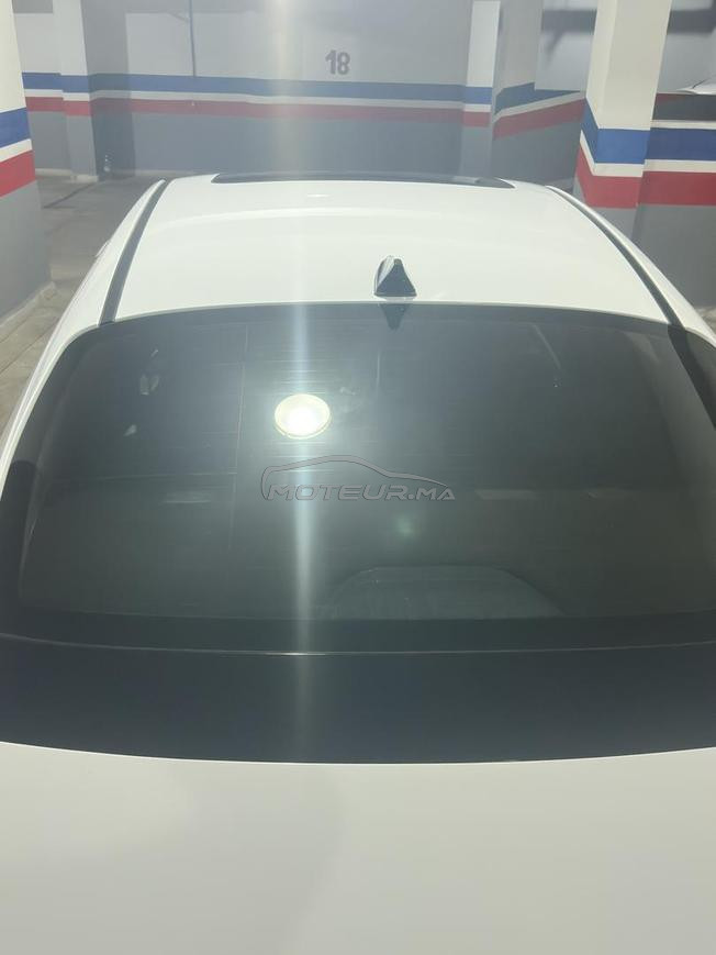 à vendre Hyundai elantra hybrid très bonne état 