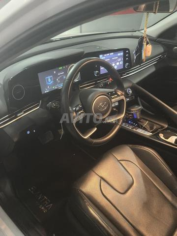 À vendre Hyundai elantra hybrid très bon état