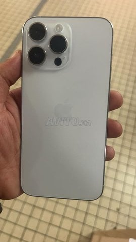 iPhone 15 pro en bonne état  128gb battery 96