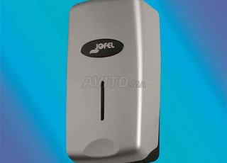 un distributeur de savon rechargeable 