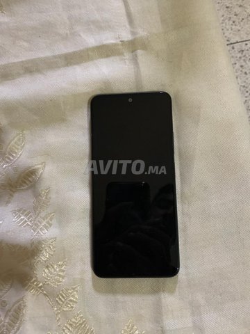 هاتف من نوع ريدمي مزال نقي شي حاجة مليحة