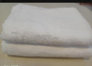 Des serviettes blanche à vendre.