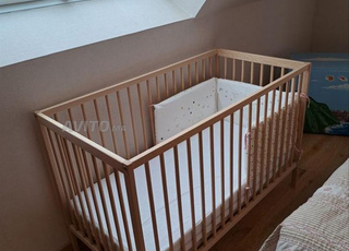 Lit en bois lettre pour bébé 