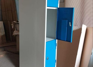 Mobilier métallique avec casiers monobloc