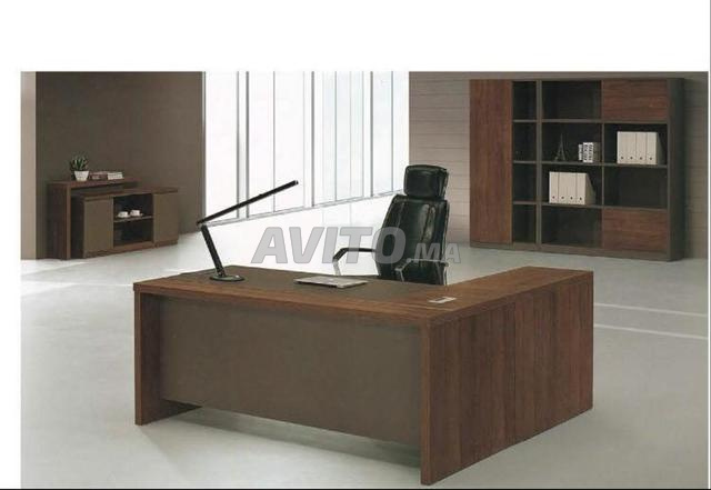 mobilier de bureau avec chaise vitrine