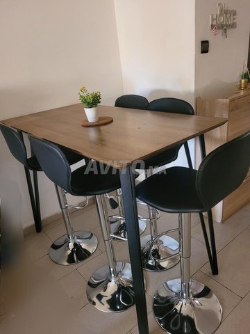 table haute avec 5 chaises