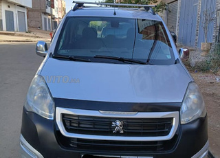 سيارة بيجو للبيع 