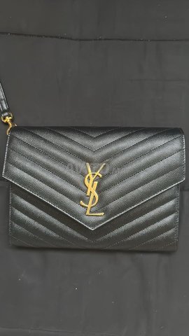 Pochette Yves Saint Laurent 