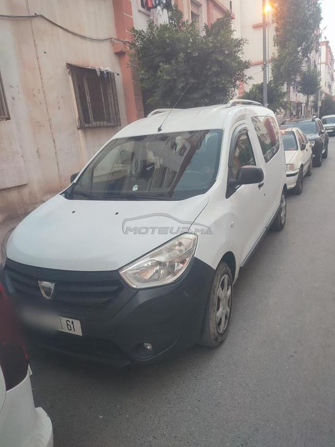 voiture Dacia docker excellant état 