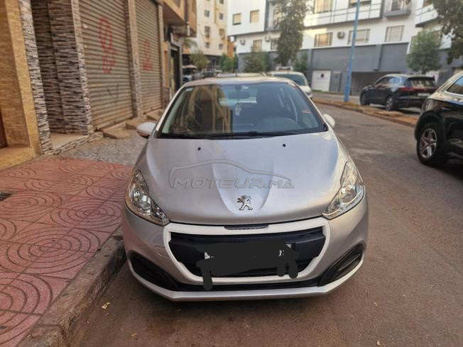 Peugeot 208 Essence  Excellent état  à saisir 