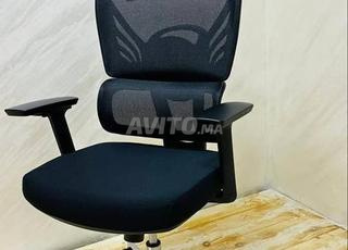 كرسي عمل عصري يوفر راحة مثالية ✅