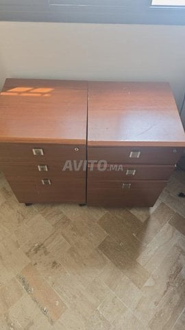 je mets en vente ce bureau avec deux caissons 