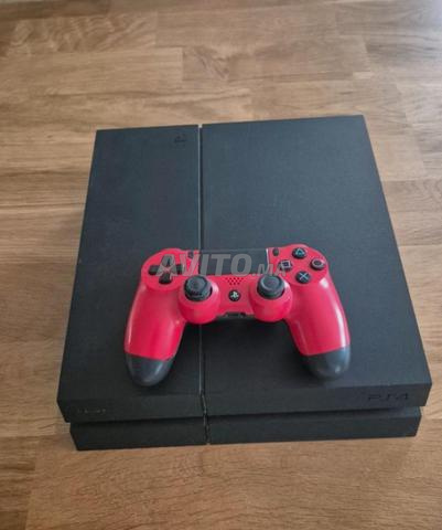 Console ps4 pro 1T et manette . Excellent état 