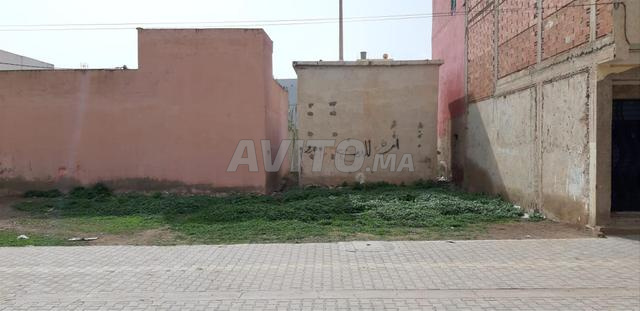 أرض للبيع 200 متر 3 دقاءق على الكورنيش - 2