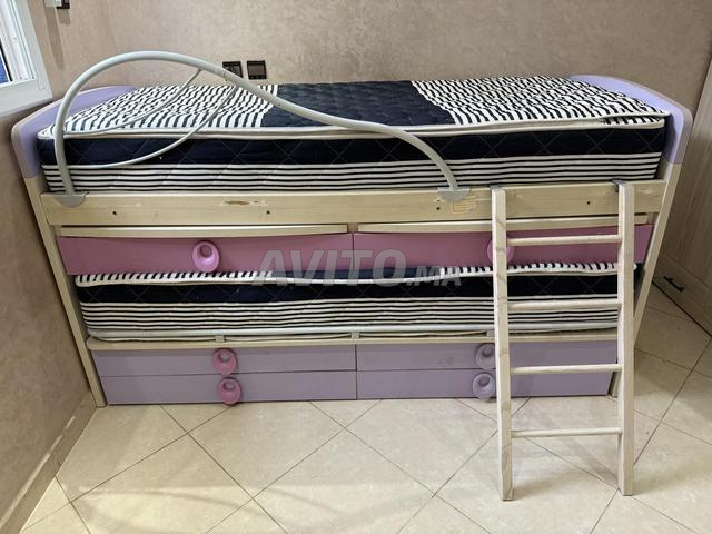 Lit superposé séparable avec deux bureaux