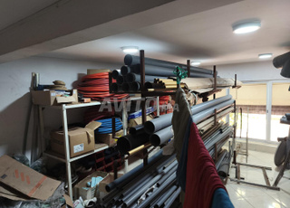 grand magasin avec mezanin