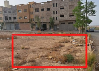 قطعة أرضية مسجلة ومحفظة 130 متر. ذات واجهتين اكدال