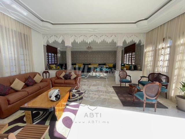 Villa d'angle jumelée sur 380m² à Californie - 2