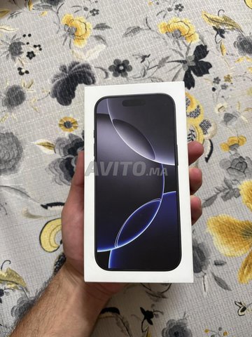 iphone 16 pro black titanium