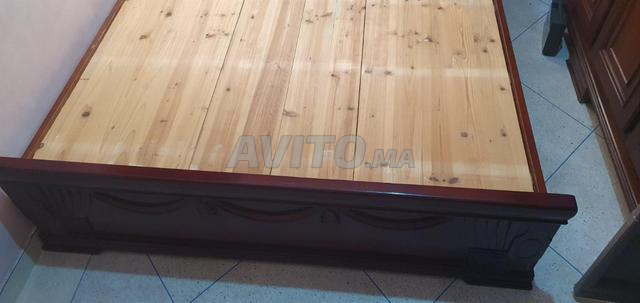 سرير خشبي 200×160  جوج طابلات جانبية بحالة جيدة - 2