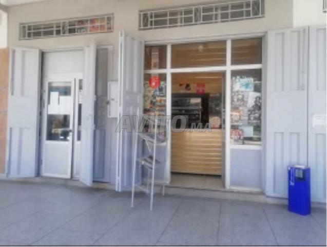 magasin commercial à vendre sur Avenue Mohamed 6 - 2