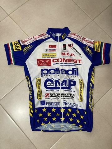 cuissard et T-shirt vélo de route