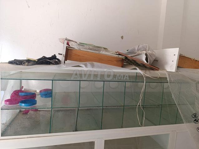 vente vitrine en verre detallee