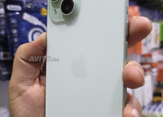 iPhone 15 • 256 Go • Très bon état