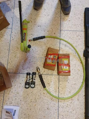 Pompe hydraulique manuelle LARZEP 700 bar  