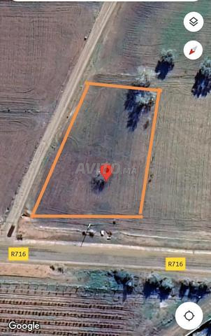 Terrain titré, terrain titré sur la route - 2