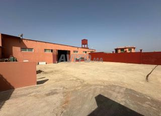 مستودع لوجستي 1000 متر مربع للإيجار