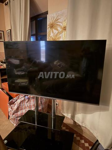 etcan led ultra hd TLC  55pouces et sa table 