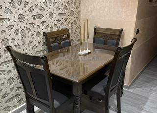 table 120x80 bois massif avec 4 chaises