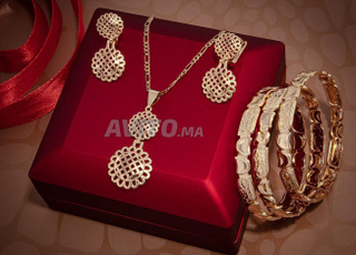 اكسسوارات مثل الذهب