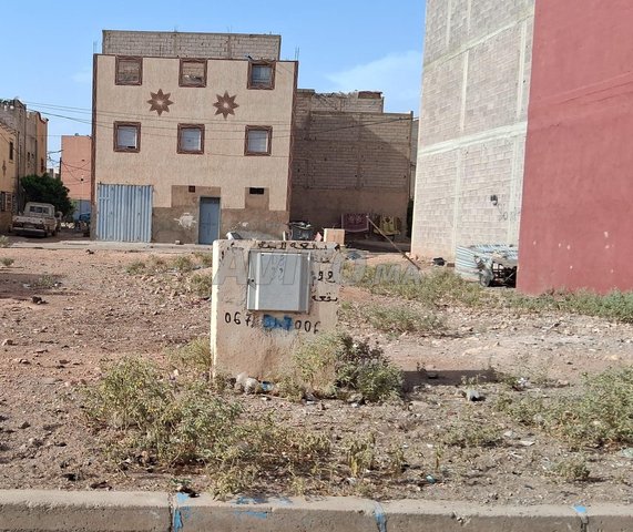 بقعة أرضية محفظة و مجهزة للبيع بتجزئة البديع